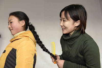 父母患病,11岁女孩早当家 班级好班长 家中好帮手